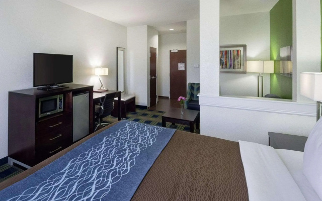Comfort Inn & Suites Victoria North