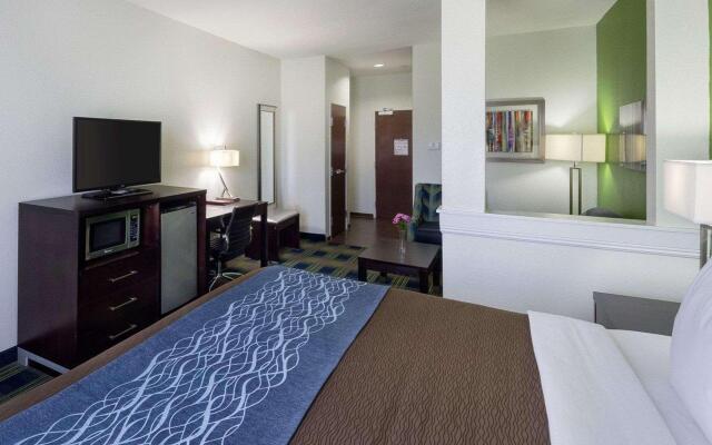 Comfort Inn & Suites Victoria North