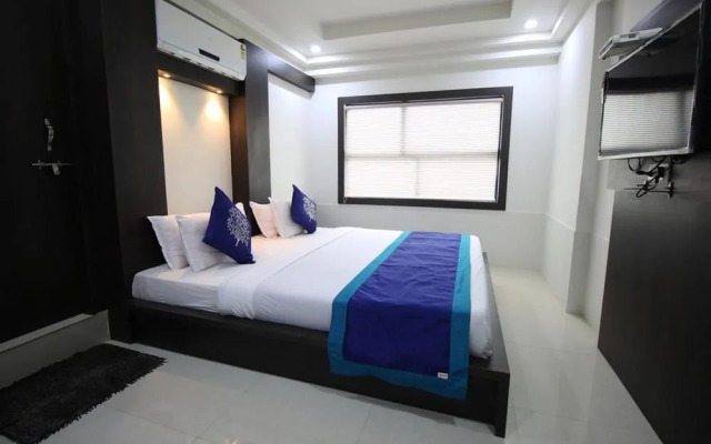 OYO 1360 Hotel Cross Road