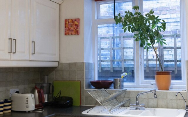 3 BR by Hampstead Heath W/terrace + Parking