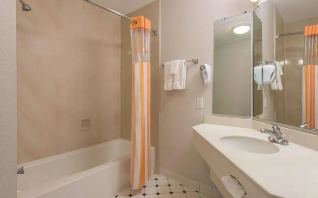La Quinta Inn by Wyndham New Orleans Causeway