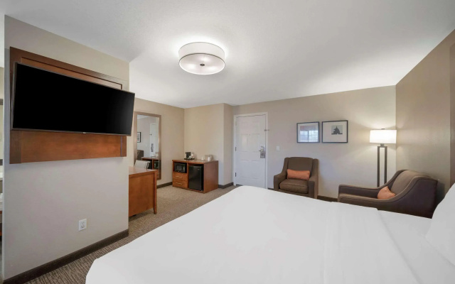 Comfort Suites Red Bluff near I-5