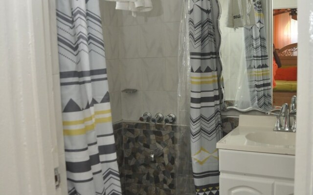 Ocho Rios Sandcastles Ocean View Fantastic Location Sleeps 4