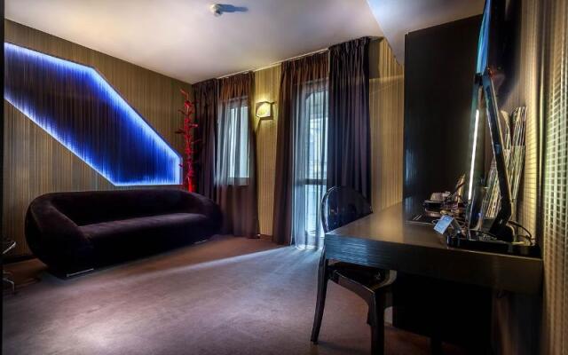 Plaza V Executive Hotel