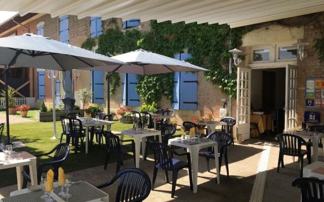 Hôtel Restaurant Les Saladelles