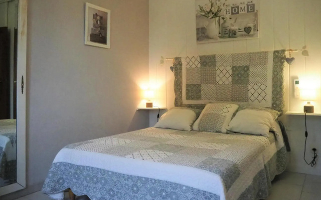 Holiday Cottage With Private Terrace, Bellegarde