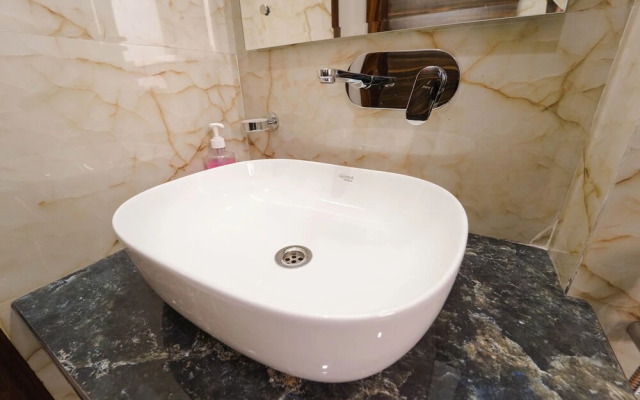 Lime Tree 2 Bhk Apartment Golf Course