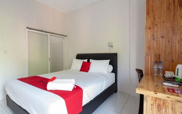 RedDoorz Plus Syariah @ Raya Nginden 2