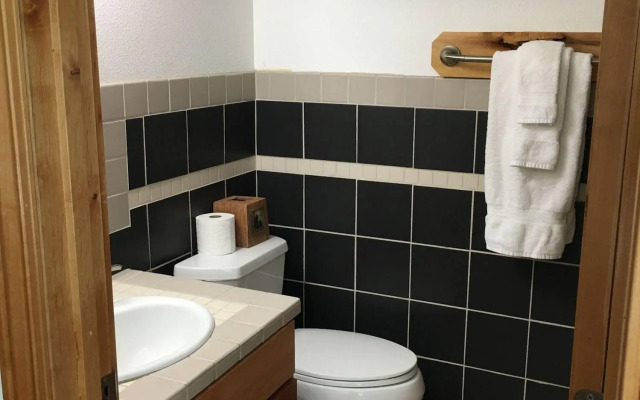 Twin Peaks Lodge and RV Park