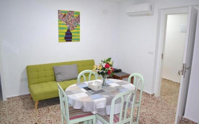 Beautiful 1 Bedroom Apartment With Gallery and Air Conditioning Cb6yr