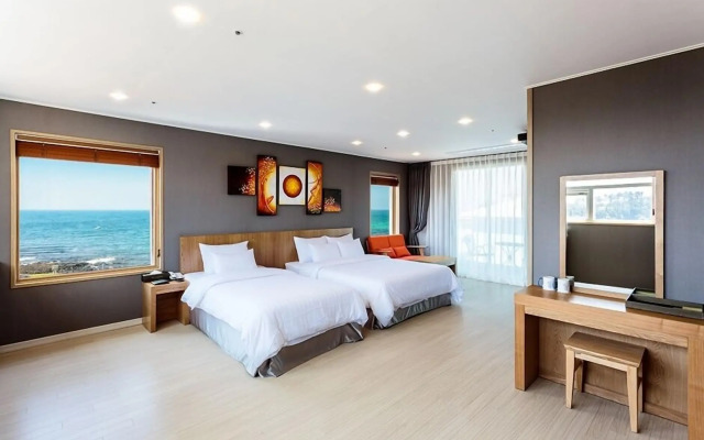 Rich Hotel