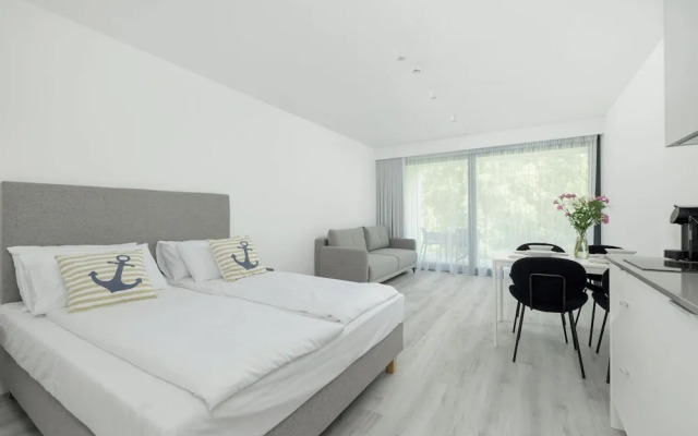 Air-conditioned Studio for 4 by Renters