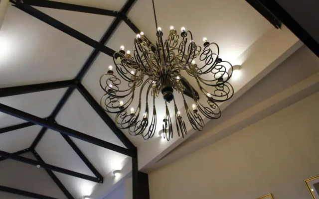 Best Western Plus Pastures Hotel