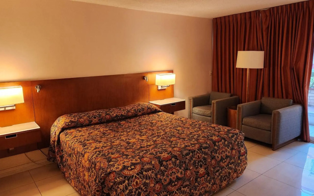 Royal Century Hotel