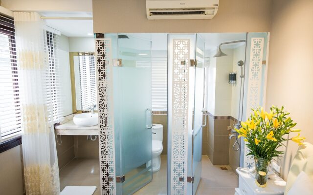 Little Hanoi Deluxe Hotel