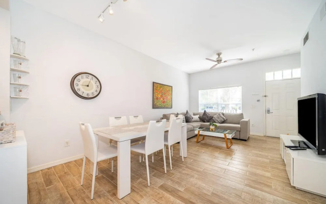 Enchanted Townhome Near Disney Parks 3Br