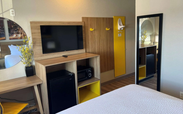 Days Inn by Wyndham near Kansas Speedway