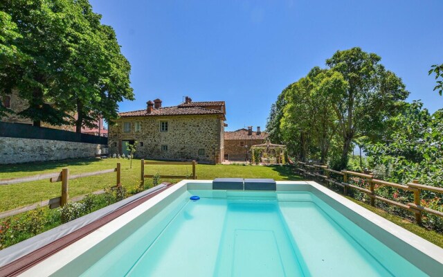Stunning Home in Arezzo With 5 Bedrooms, Jacuzzi and Wifi