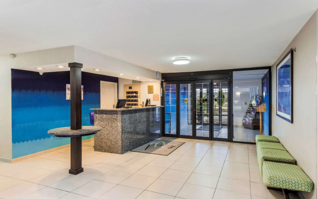 The Blu Hotel Blue Ash Cincinnati, an Ascend Collection Hotel