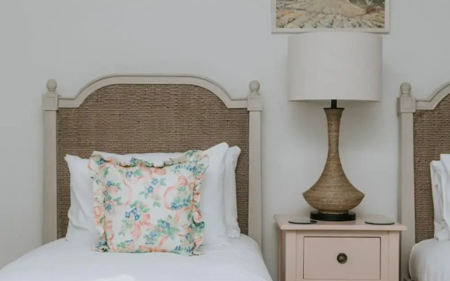 The Dragonfly - Central 2 Bedroom House