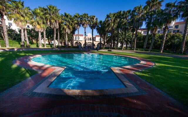 Island Club Hotel & Apartments