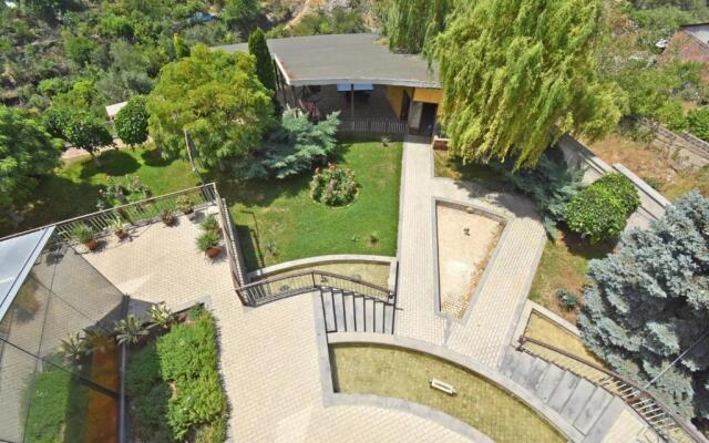 Kocharyan Street, 5 bedrooms Luxury, Unique House MS555