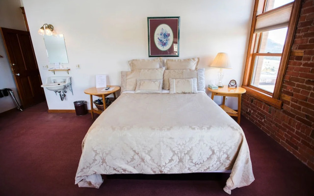 Victor Hotel