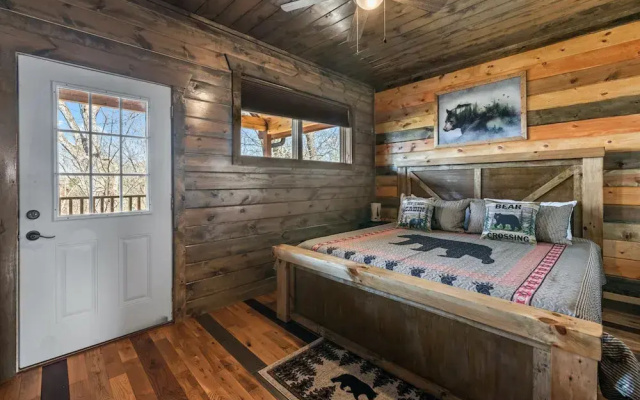 Mountain Retreat w/ Hot Tub & Games! Sleeps 10!