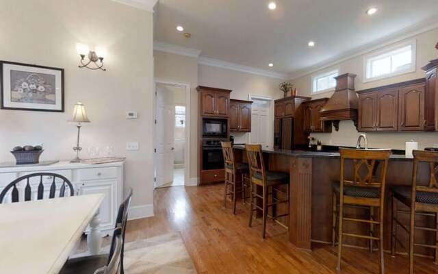 Palm Breeze 5 Bedroom Holiday Home