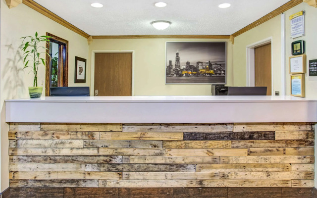 Days Inn by Wyndham Great Lakes Naval Base