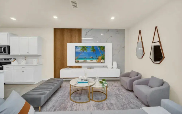 Chic 10br Retreat With Themed Rooms Pool