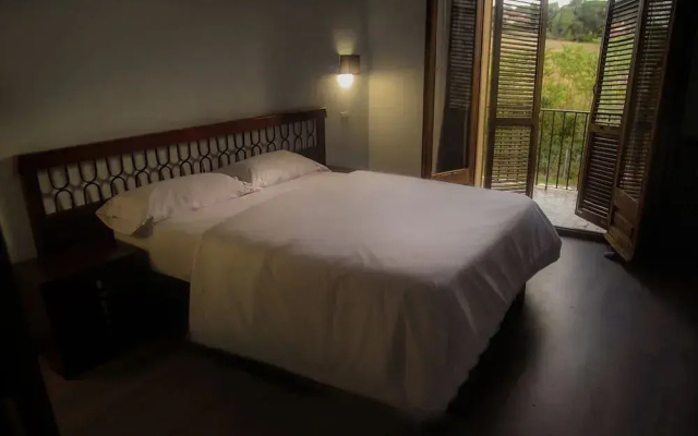 Hostal Darnius