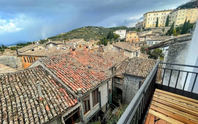 "centrally Located Spoleto, Sleeps 6 , Car not Needed, Wifi N6625"