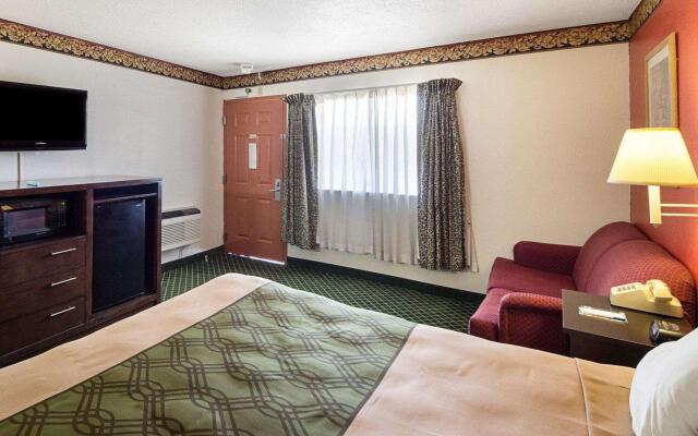 Rodeway Inn San Antonio Lackland AFB - SeaWorld