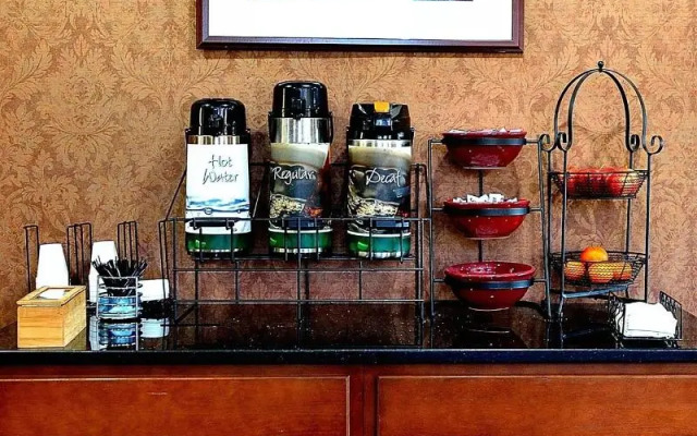 Riverview Inn & Suites