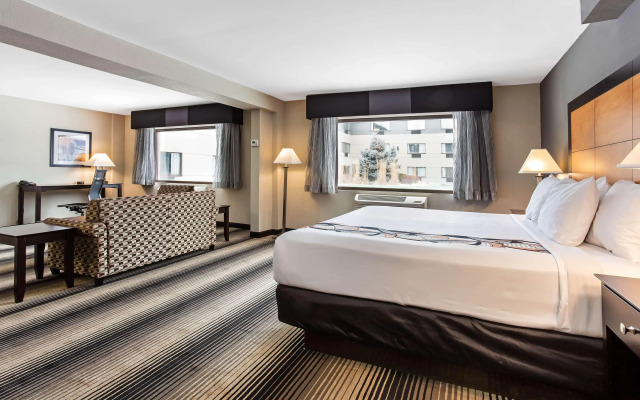 La Quinta Inn & Suites by Wyndham Chicago - Lake Shore