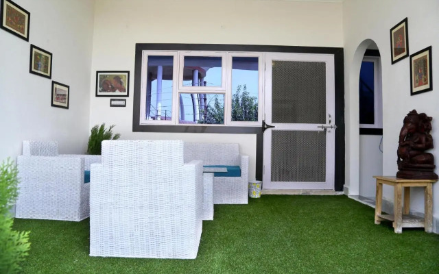 Tuk Tuk Homestay