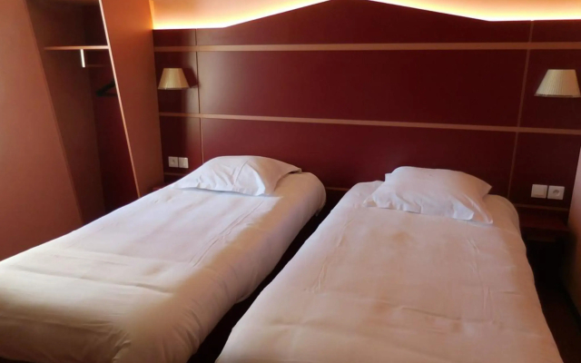 FastHotel Montmarault - Auberge du Grand Champ