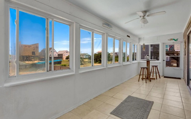 4122 - Blue White Haven