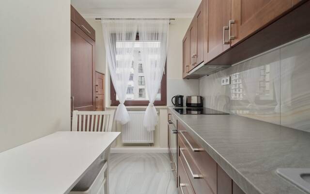 Floral Apartment Nyska by Renters