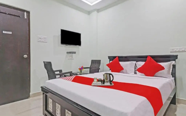 OYO Hanuma Residency Near victoria Memorial metro station