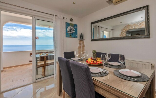 Beautiful Apartment in Makarska With Jacuzzi, Wifi and 3 Bedrooms