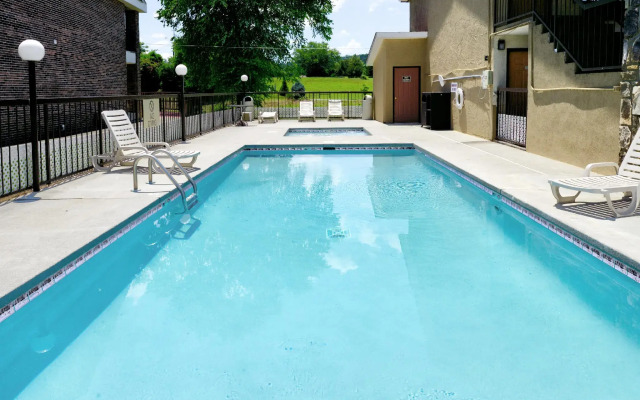 Econo Lodge Sevierville-Pigeon Forge on the River