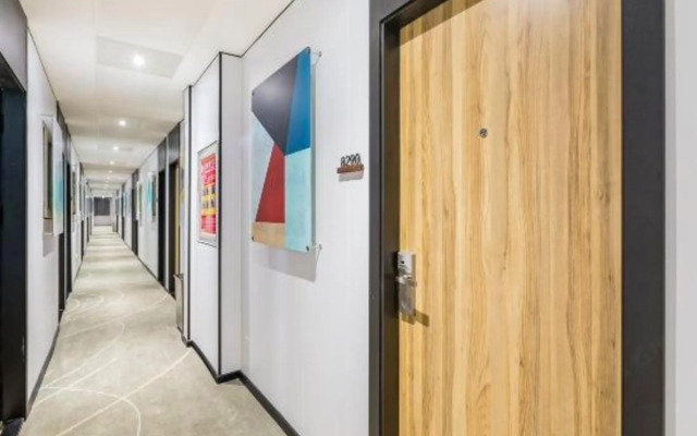 aimoHotel (Beijing Public Welfare Xiqiao Subway Station)