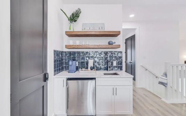 Sandy Cheeks 409 COA