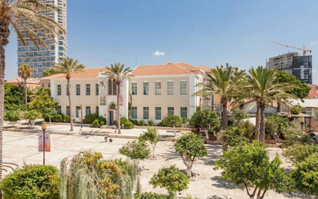 Terrace & View on Dallal square by FeelHome
