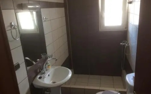 Mavros Molos Beach Rooms