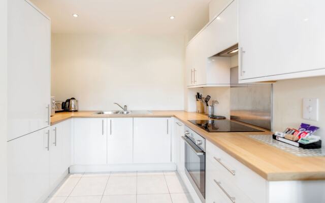 Roomspace Apartments -Westnye House