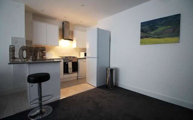 Exquisite 3 Bed apartment near Heathrow