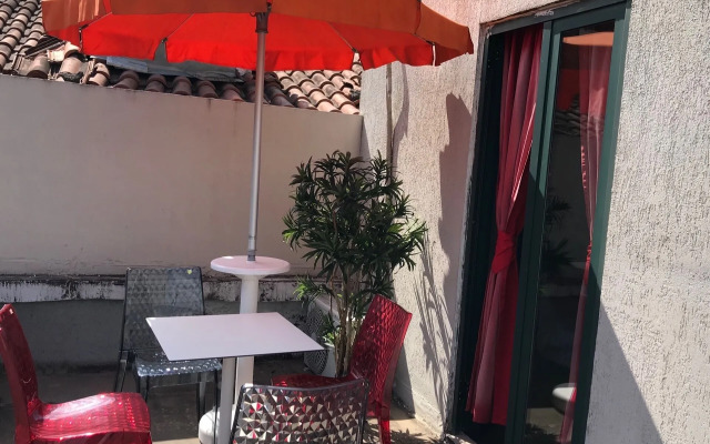 Отель Liqeni Tirana